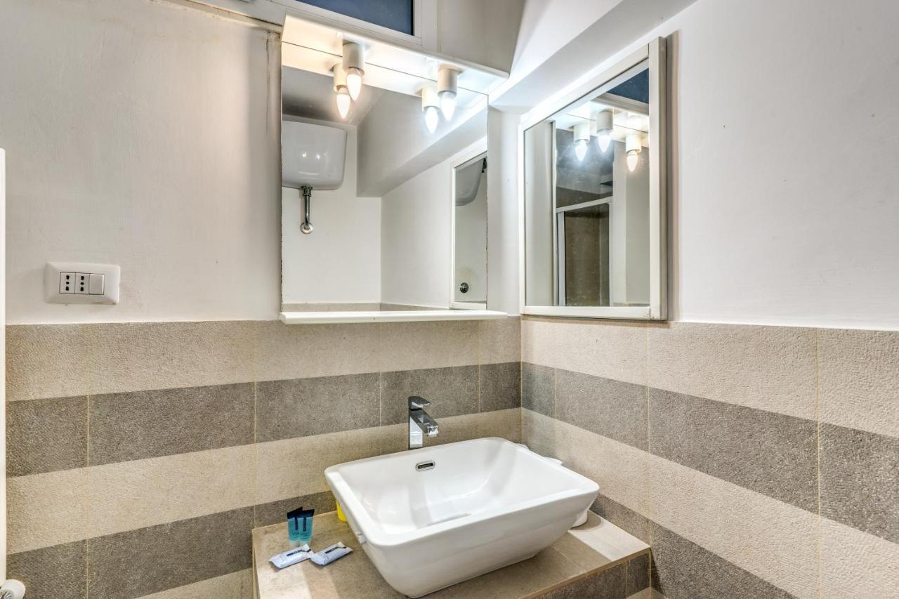 Lovely Spacious Apartment Near The Colosseum روما المظهر الخارجي الصورة